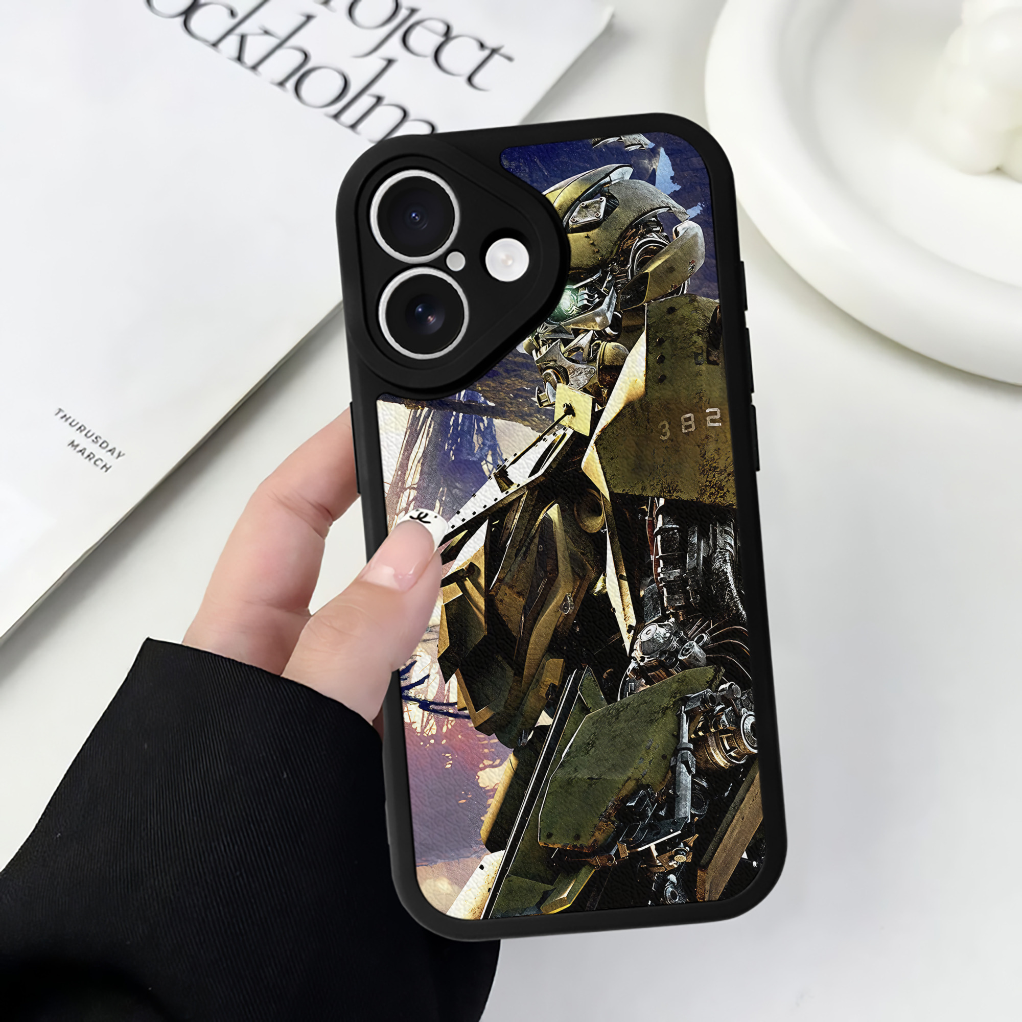 （画像用） Transformers トランスフォーマー 【iPhone 16シリーズ対応】シリコンスマホケース（レザー調） 材質：シリコン